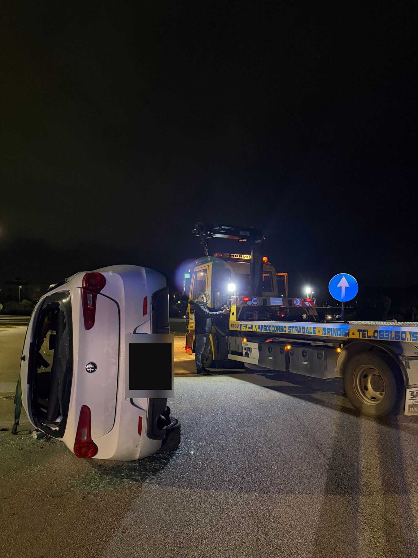 Recupero auto ribaltata · notturno